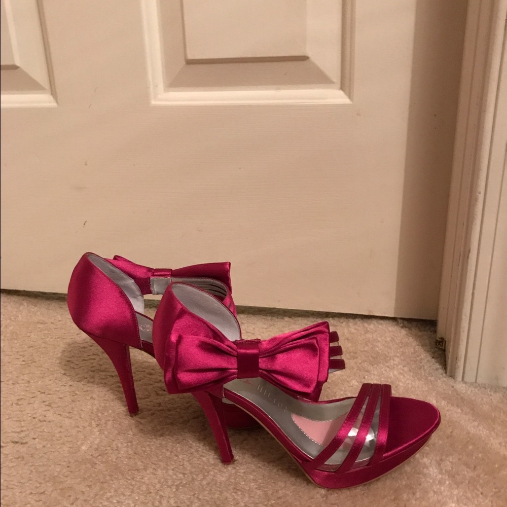 Paris Hilton pink heels