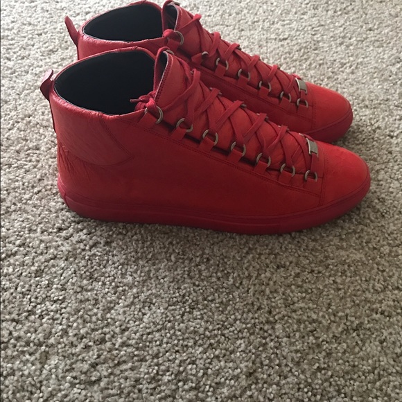 Athletic_Shoes