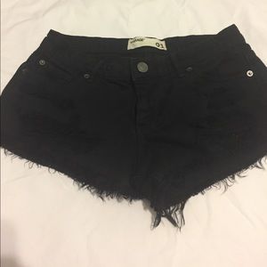 Garage-Flirty black denim shorts