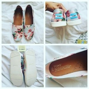 Floral TOMS