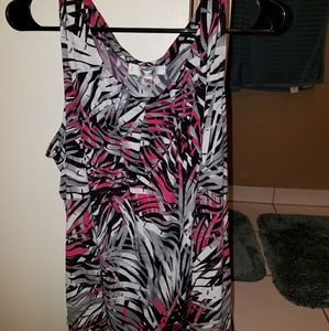 Leaf-print sleeveless shell, size 3X