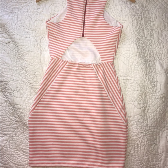 Stripped pink dress with zipper. - Picture 3 of 3