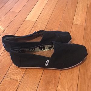 Toms