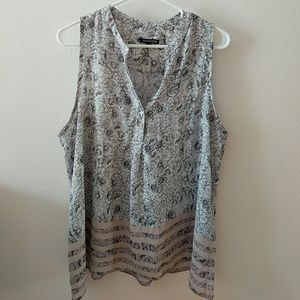 Feminine sleeveless blouse