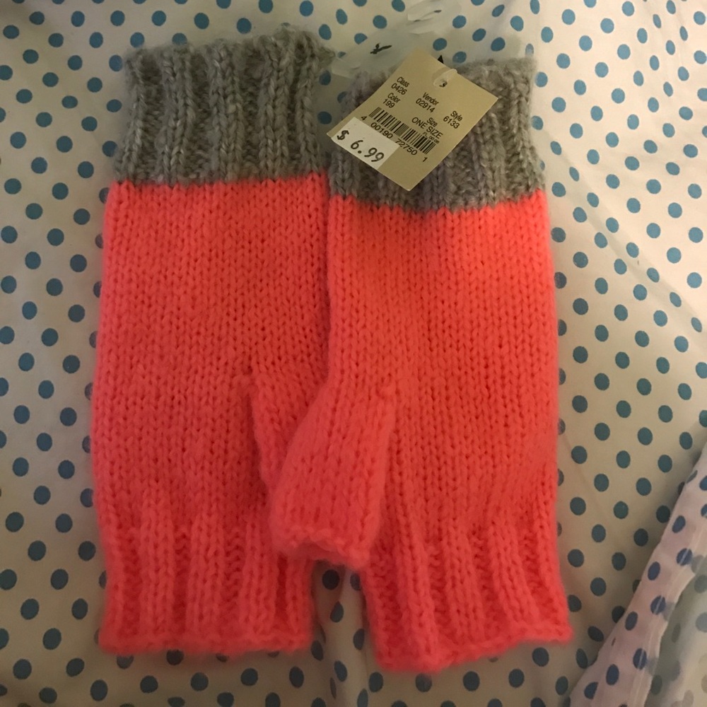 American Eagle fingerless gloves