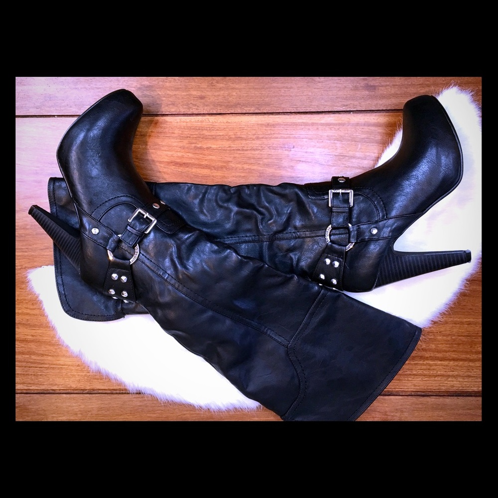 🎸 NEVER BEEN WORN NEW Guess Runway Heeled Boots