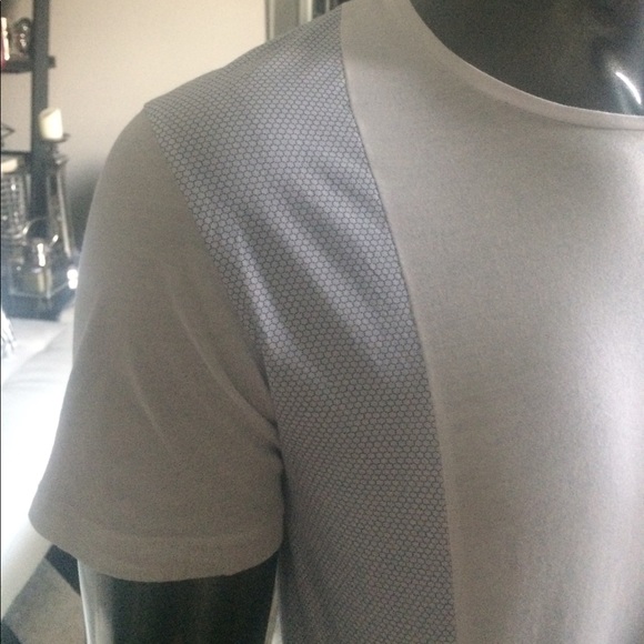 ZARA MAN - Graphic Tee w/design blocks - Picture 3 of 5