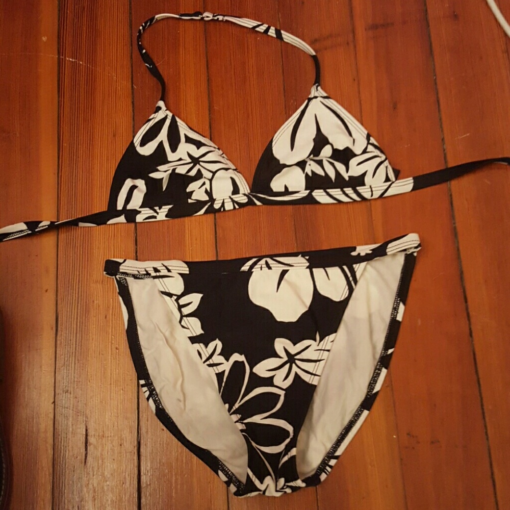 Black and white flowered bikini