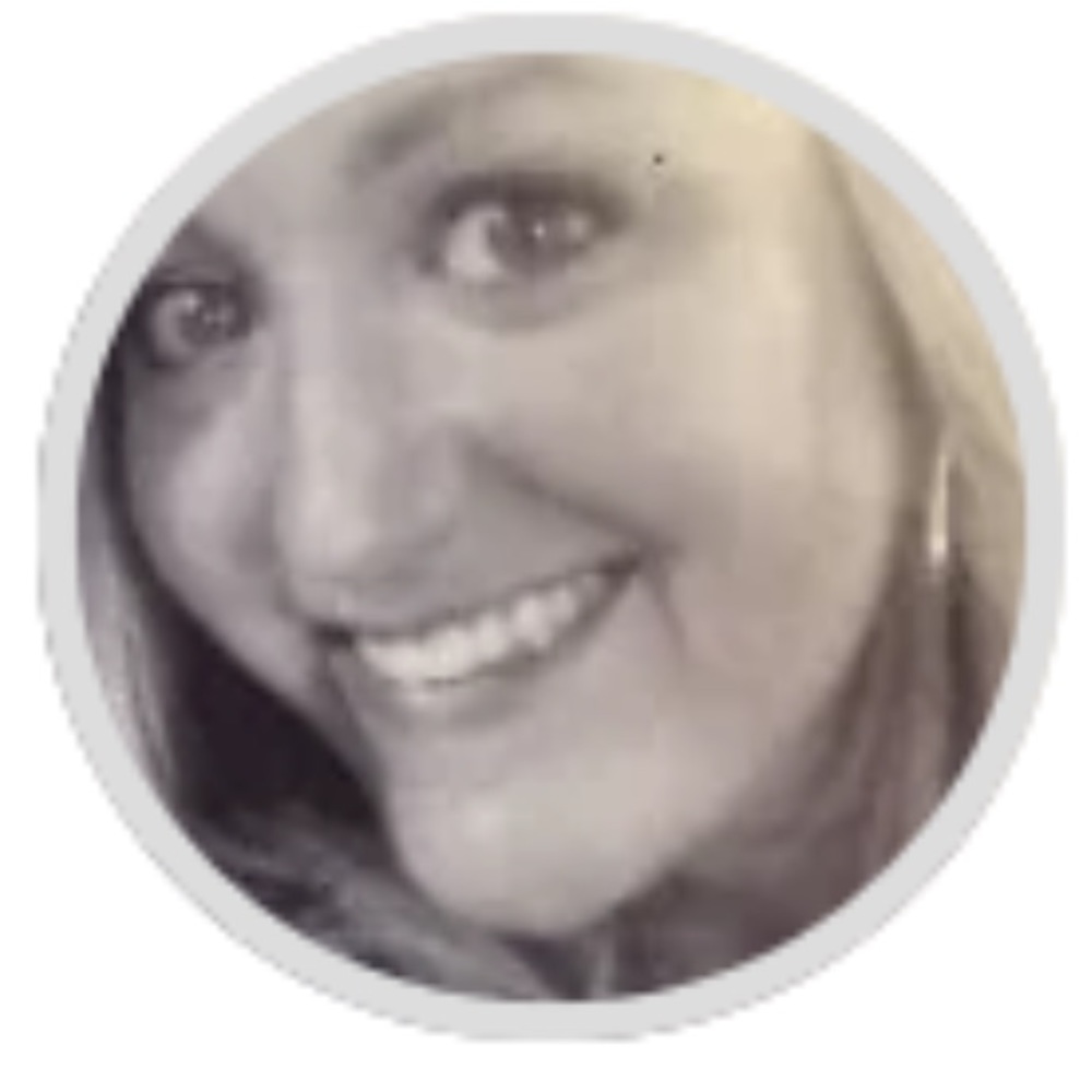 Meet your Posher Pal, Rachel, from Lola Boutique..