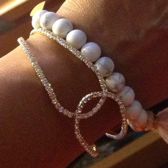 Blingy cuff gold bracelet - Picture 7 of 8