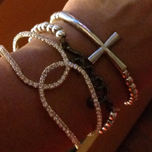 Blingy cuff gold bracelet - Picture 8 of 8