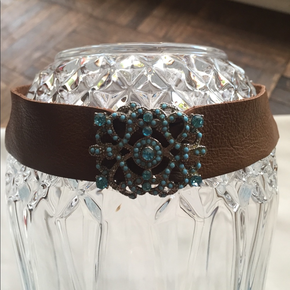 Brown Choker with Turquoise-Pendant