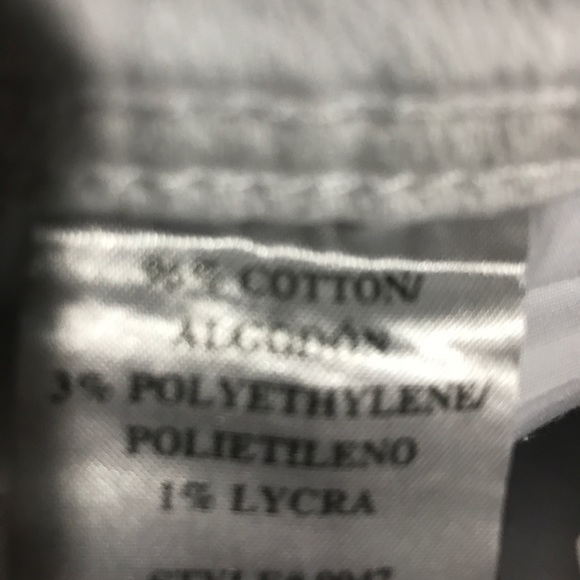 NWT Distressed Low Rise Relaxed Skinny Crop Jeans - Picture 6 of 6