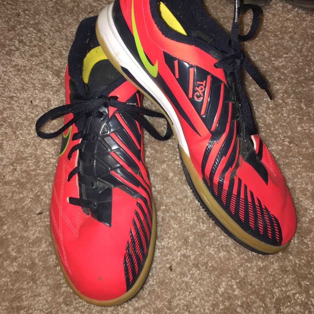 Orange Nike T90 sneakers