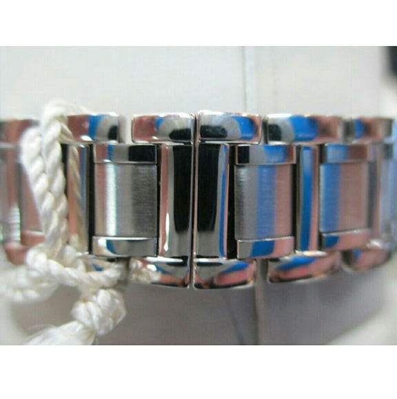 Brand new Bulova diamond ladies watch - Picture 4 of 5