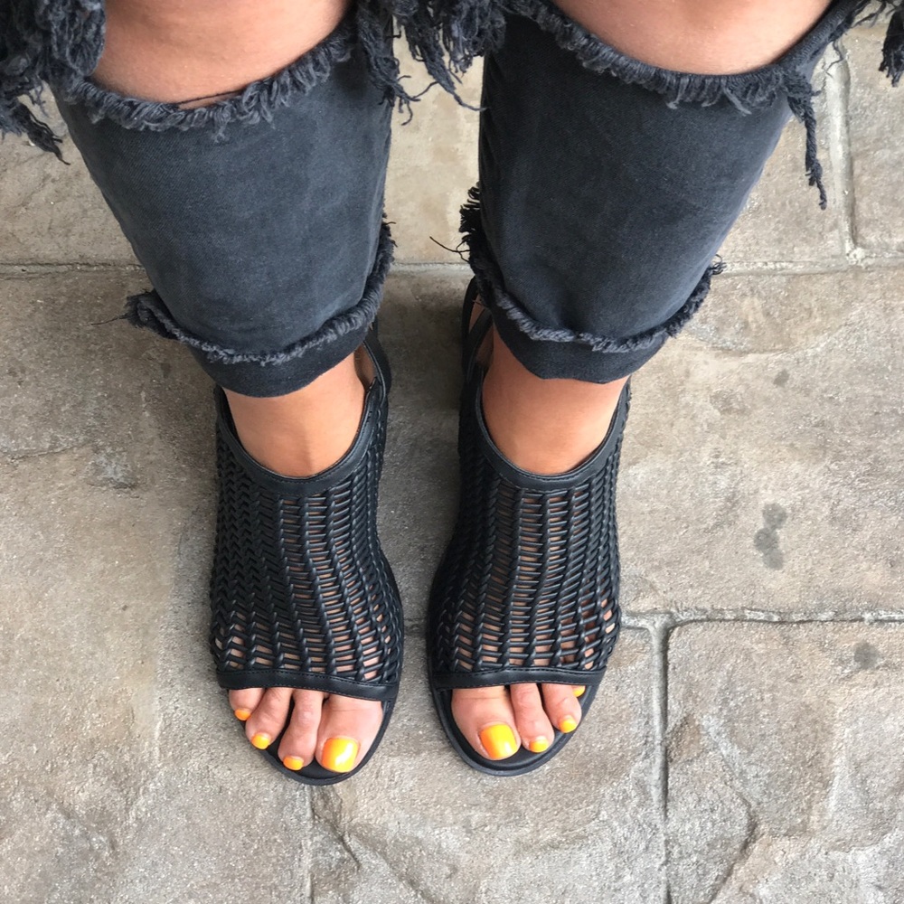 NIB Black Woven Edge Block Heel Peep Toe Sandals - Picture 2 of 5