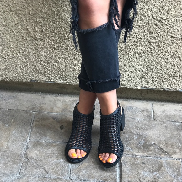 NIB Black Woven Edge Block Heel Peep Toe Sandals - Picture 3 of 5