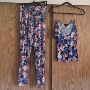 NWOT❗Floral ️Joggers and Crop Top matching set