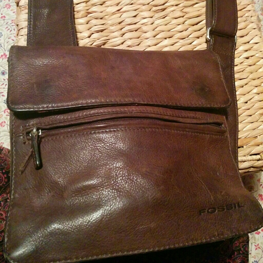 Fossil crossbody small messenger type leather bag