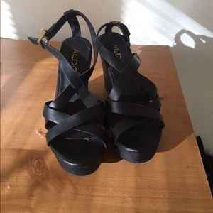 Black wedges