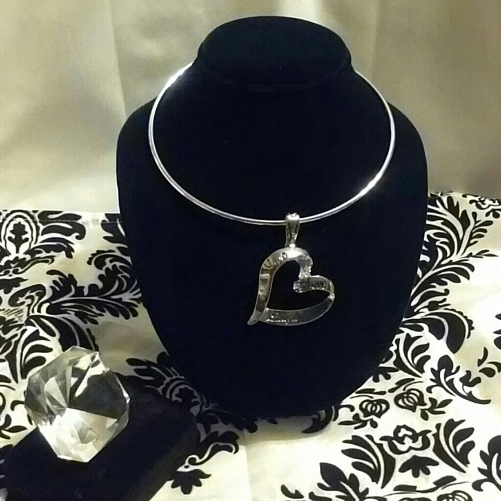 Choker& Heart Pendant