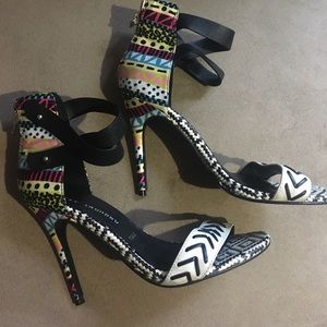 👡Chinese Laundry Tribal heels 👡