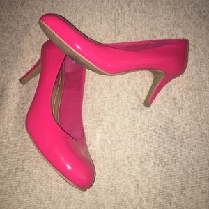 Hot Pink Patent Kitten Heels 👠