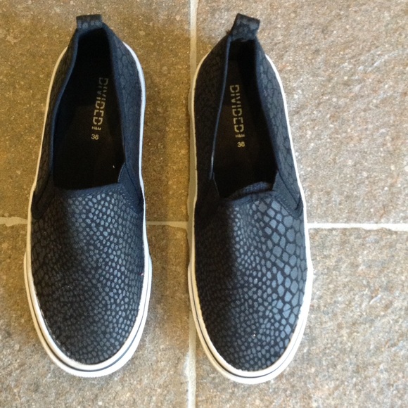 Divided Shoes - Adorable slip on black shoes.