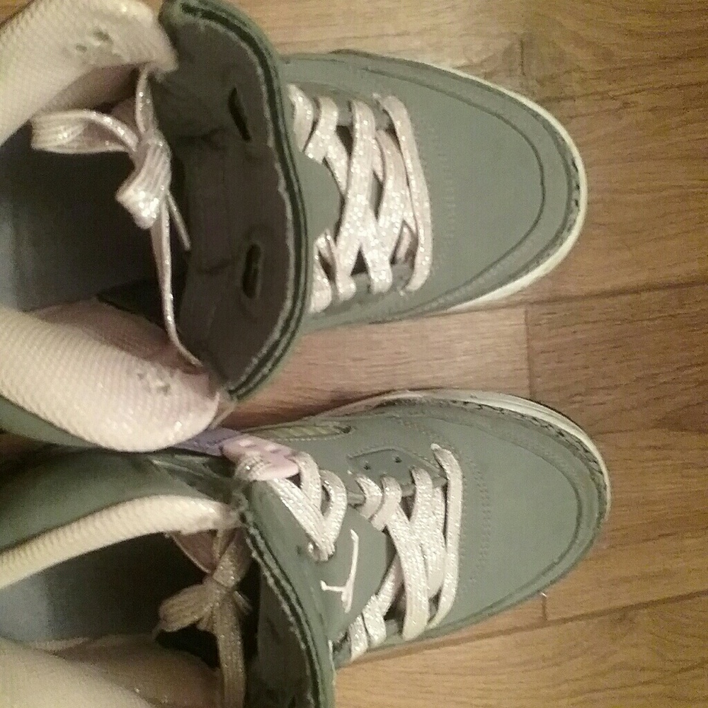 Grey ad pink Jordan  5.5y