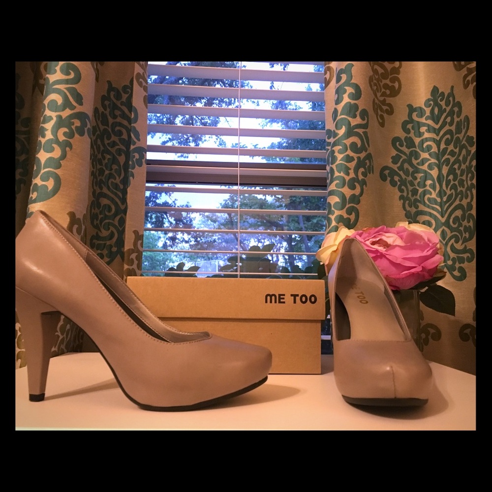 Brand NEW ME TOO heels NWT color gray Size 7