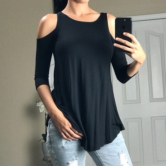 LAST 2️⃣- Black Cold Shoulder Tee - Picture 3 of 8