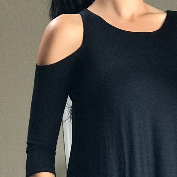 LAST 2️⃣- Black Cold Shoulder Tee - Picture 2 of 8