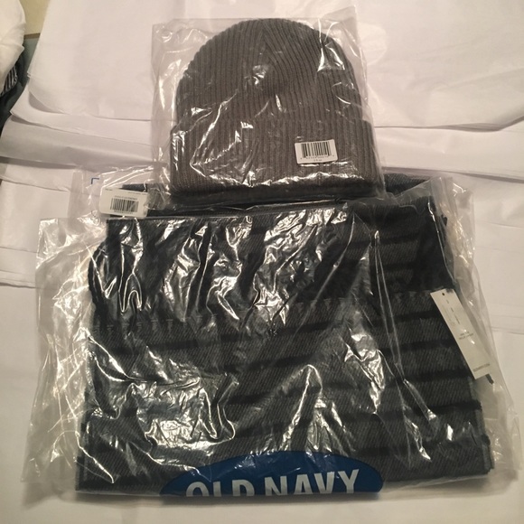 Old Navy Other - Men's Scarf and Beanie set