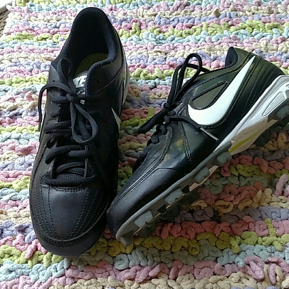 Nike softball cleats. Sz 7