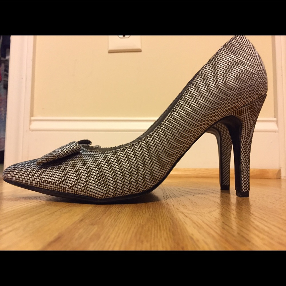 Ann Marino Gray Heels with Bow