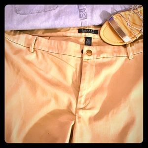 Women capri kakhi pants.