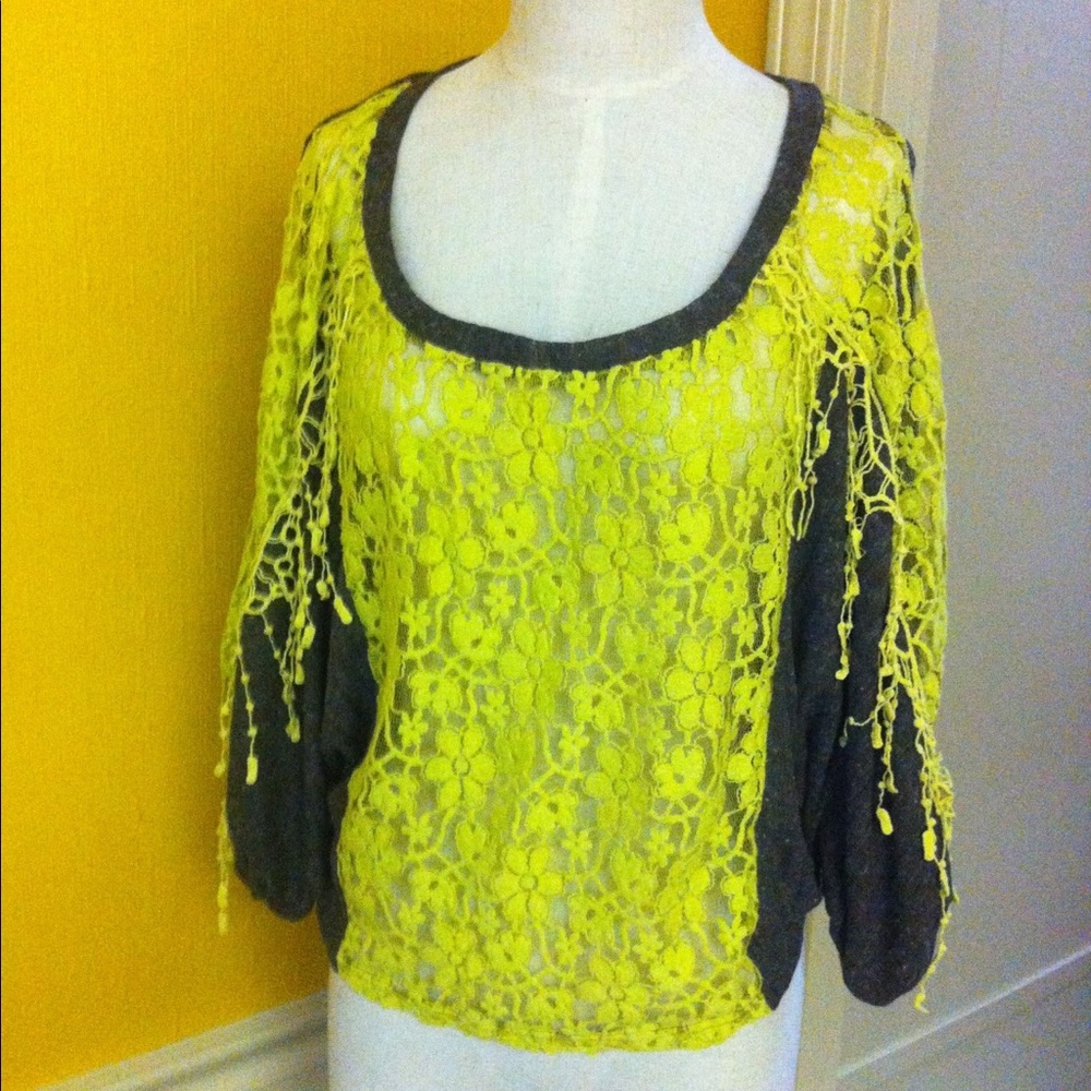 A'Reve Citrine and Gray Top