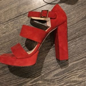 Elizabeth and James Pumps