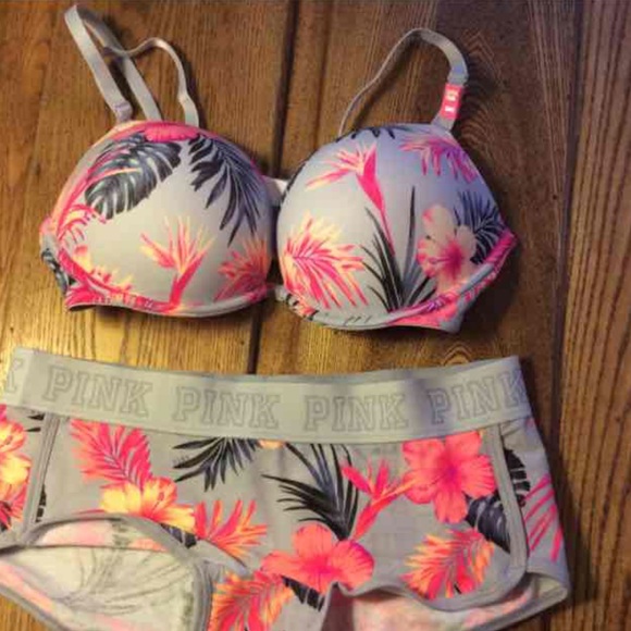 Nwt Vs pink bra - Picture 1 of 1