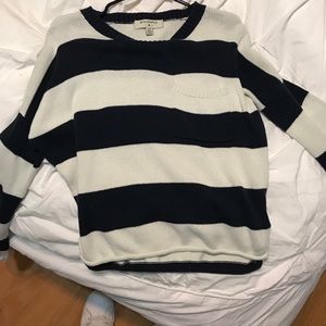 Super soft stripped sweater with pocket