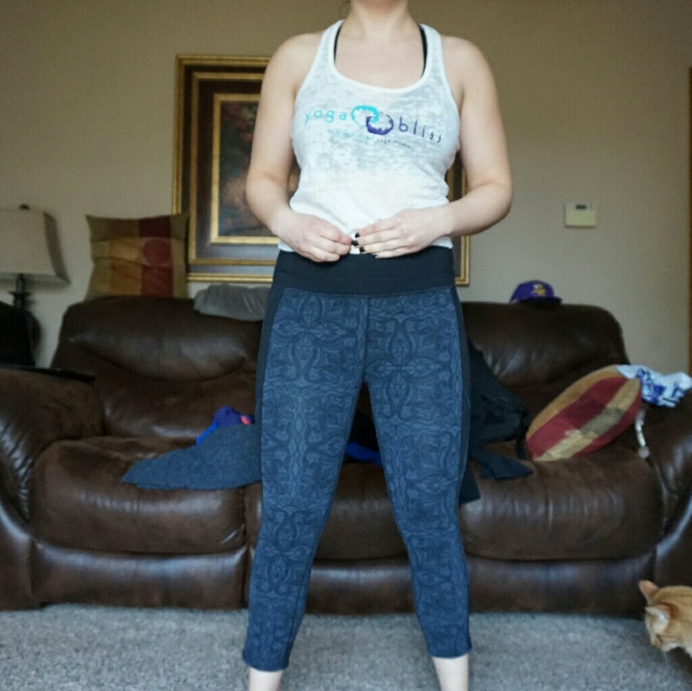 Athleta Cropped Black Printed Leggings Medium