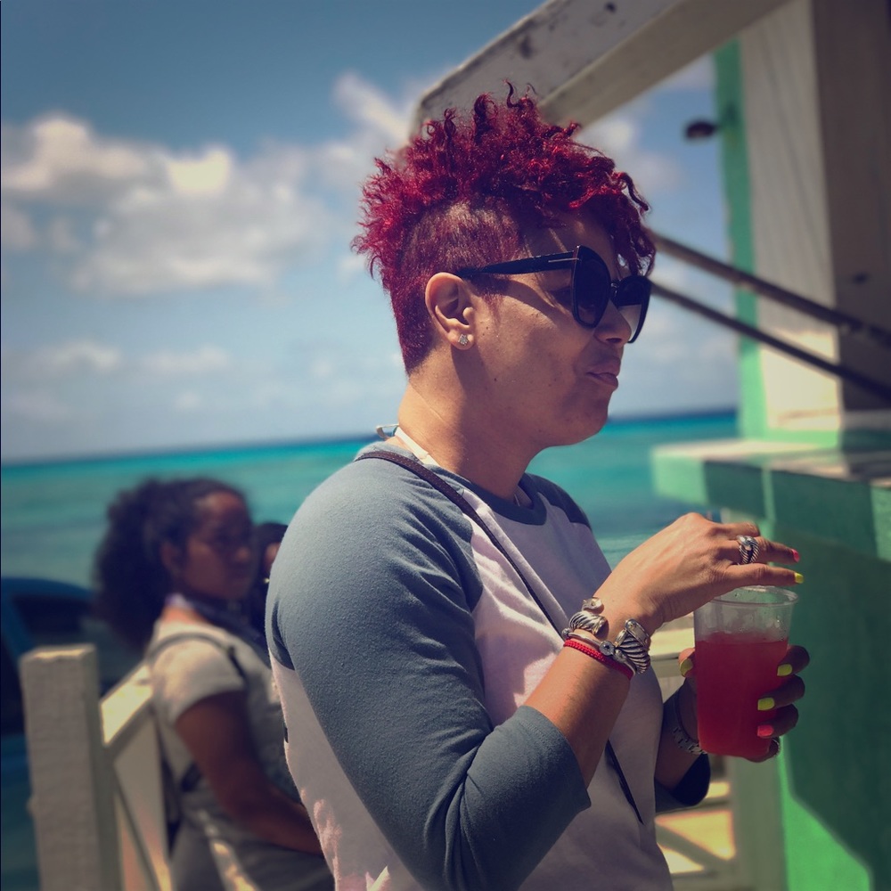 Meet your Posher, Adrienne