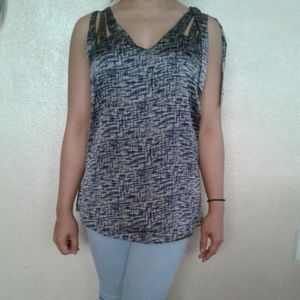 💐  BUNDLE!!  💐TOPS BUNDLE!!