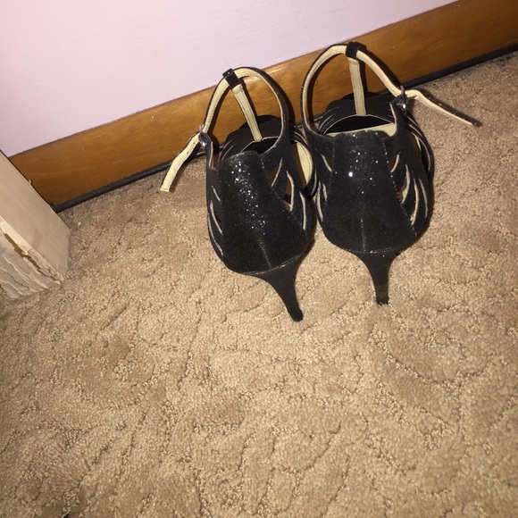 Heels - Picture 2 of 3