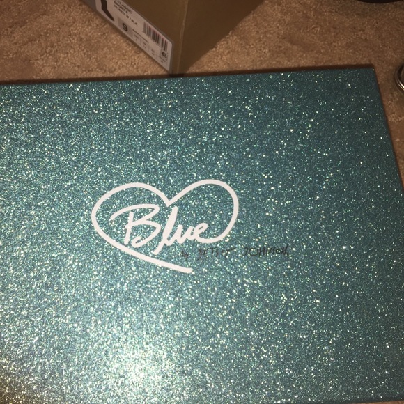 Heels - Picture 3 of 3