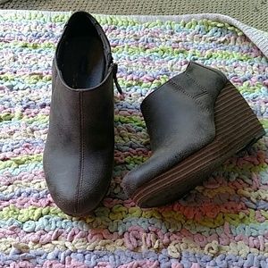 Cute & comfy Dr. Scholl's bootie wedges