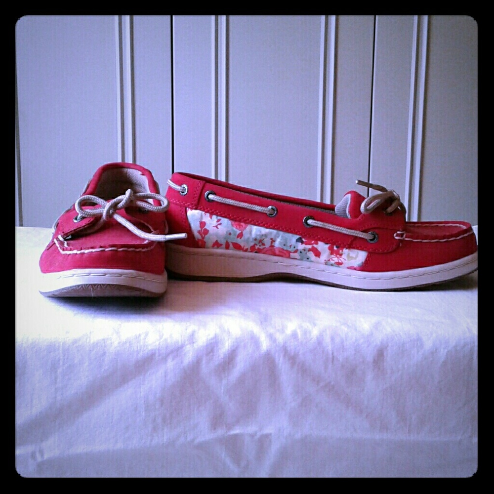 New Adorable Red Floral Bass Boat Shoe