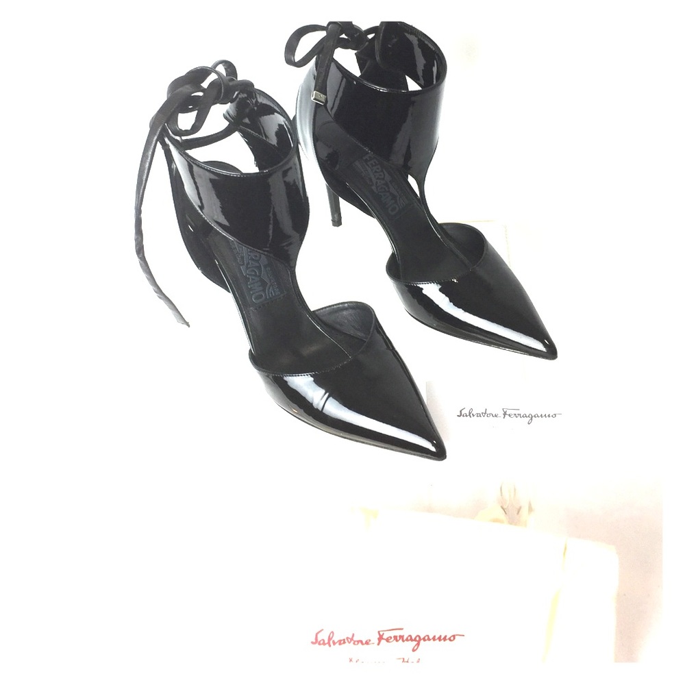 Stunning Ferragamo Black Patent Leather Shoes!