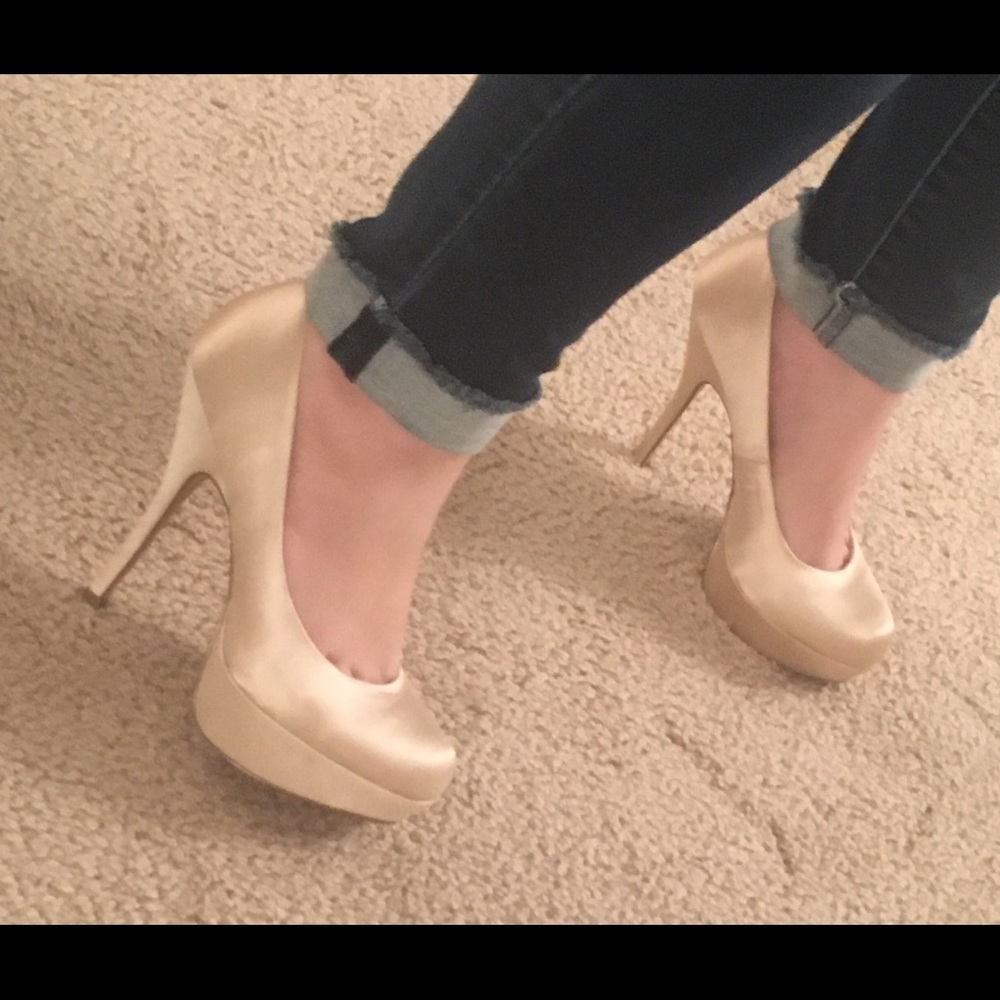 Steve Madden Champagne Pumps