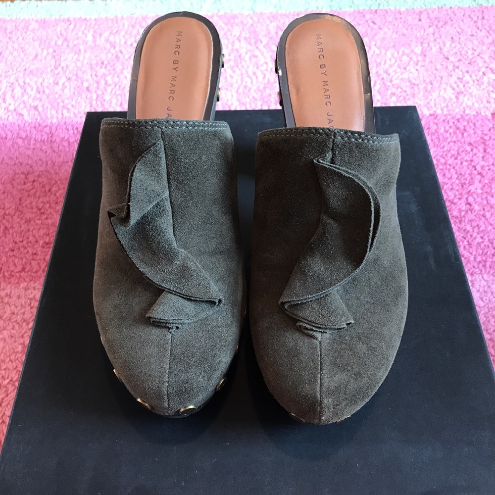 Marc by Marc Jacobs suede green clogs